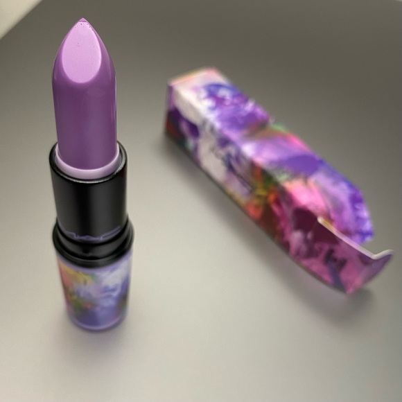 MAC Forget-Me-Naughty Lipstick - Picture 7 of 12